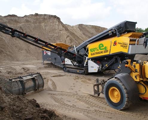 Zand wordt duurzaam gezeefd door Van Eerd