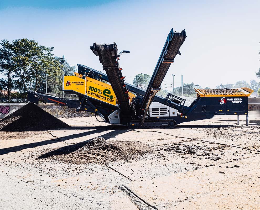 Van Eerd Groep - Duurzaam werken met elektrische zeef