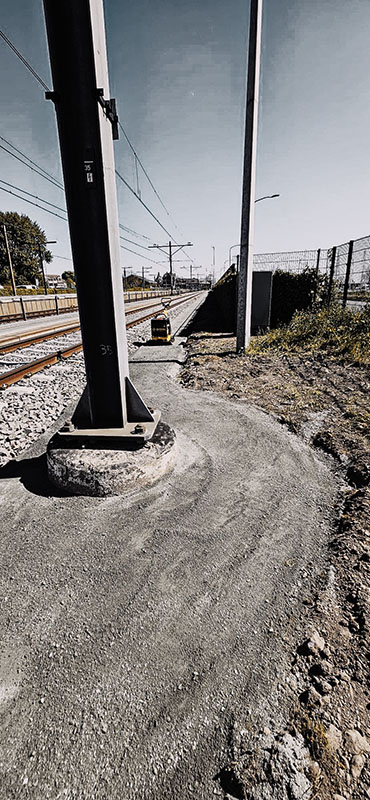 Overpad Schouwpaden Spoor Nieuw aangelegd schouwpad langs het spoor op Emplacement Enkhuizen, uitgevoerd door Van Eerd in opdracht van VolkerRail.